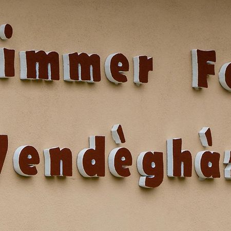 Zimmer Feri Vendeghaz Hotell Abaújszántó Exteriör bild